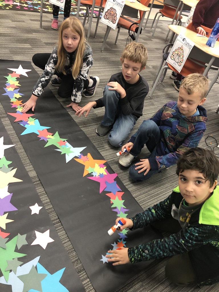 students making starlighting table runners