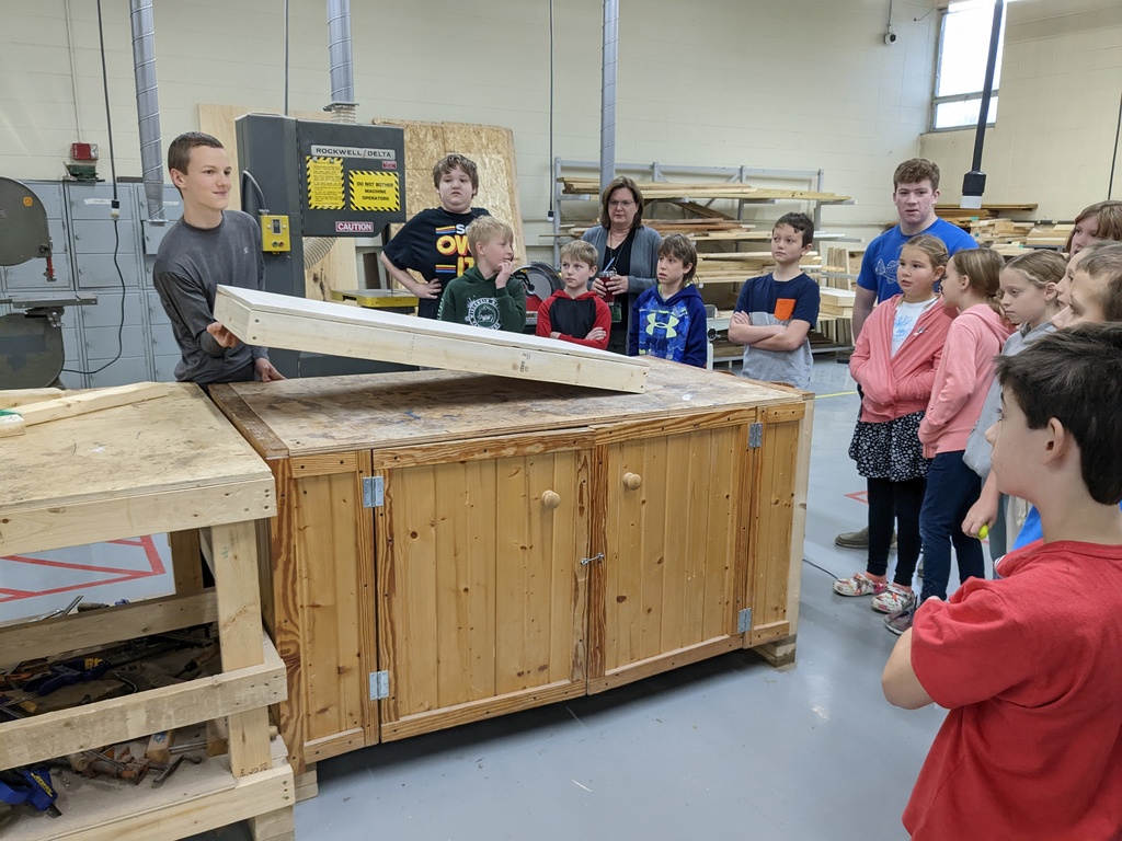 Elementary students visiting HS Tech Ed class