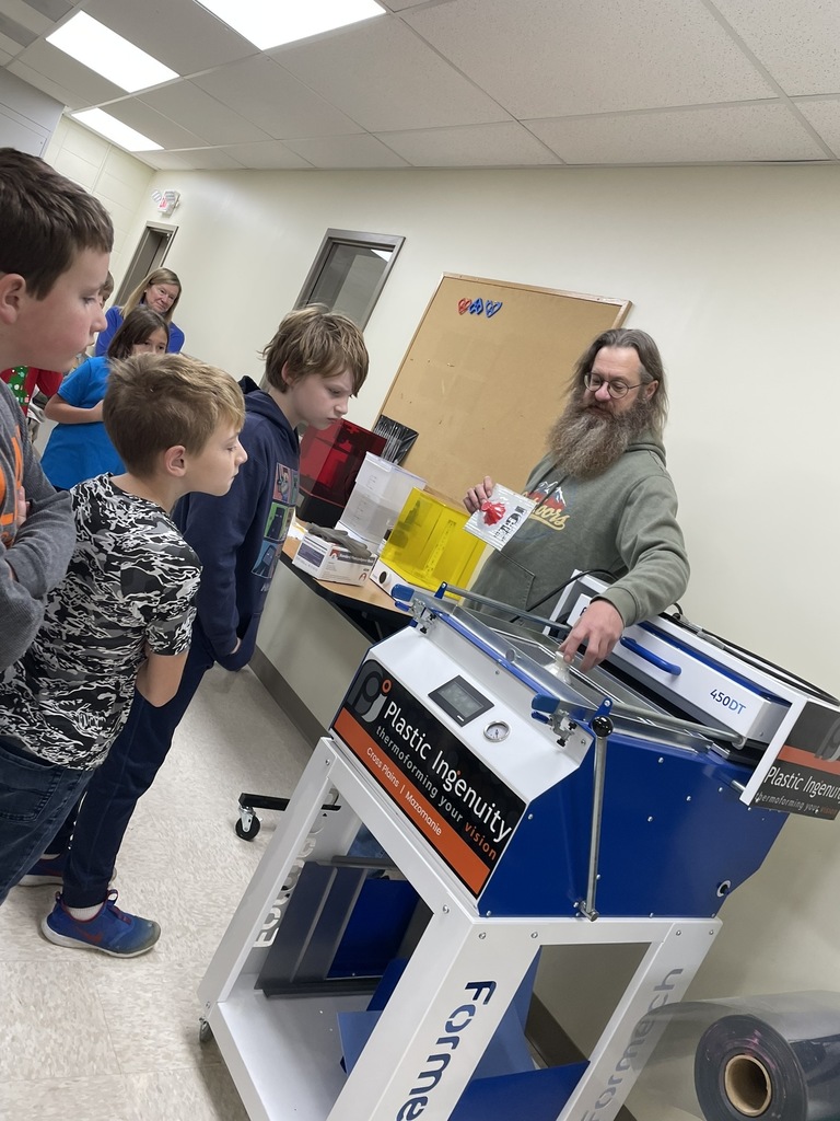 Elementary students visiting HS Tech Ed class